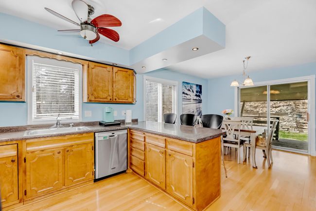 ample storage and counter space | Image 6