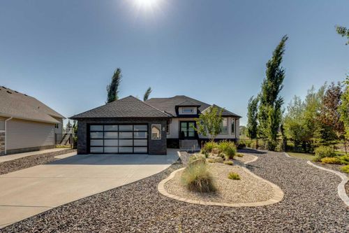 8 Cameron Close, Okotoks, AB, T1S2E8 | Card Image