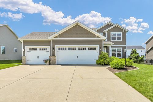 707 Country Ridge Dr, Mahomet, IL, 61853-3351 | Card Image