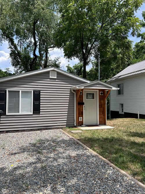 420 E Lee Ave, Vinton, VA, 24179-2637 | Card Image