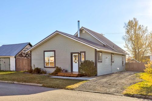 215 6 St, Cowley, AB, T0K0P0 | Card Image