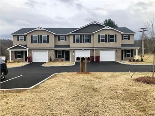 2-2229 N Greenwood Dr, Johnson City, TN, 37604-7547 | Card Image