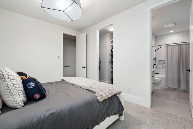 6918 Legare Dr Sw, House other with 4 bedrooms, 7 bathrooms and 3 parking in Calgary AB | Image 38