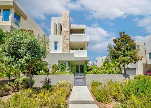 195 Stellar, Irvine, CA, 92618-0846 | Card Image