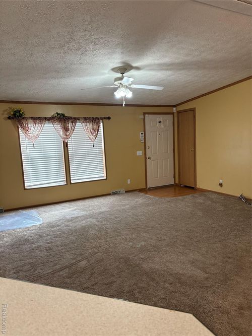 312 Black Oak Ct, Flint, MI, 48506-5342 | Card Image