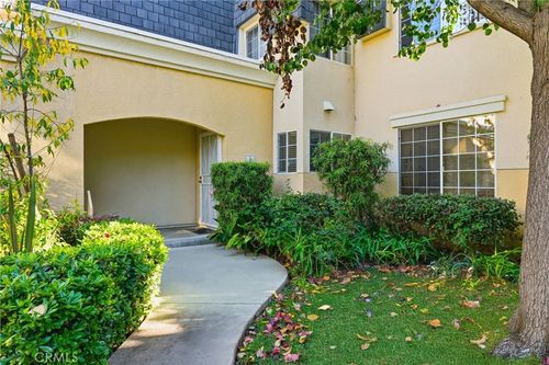 unit-5-19208 Hamlin St, Reseda, CA, 91335-5848 | Card Image