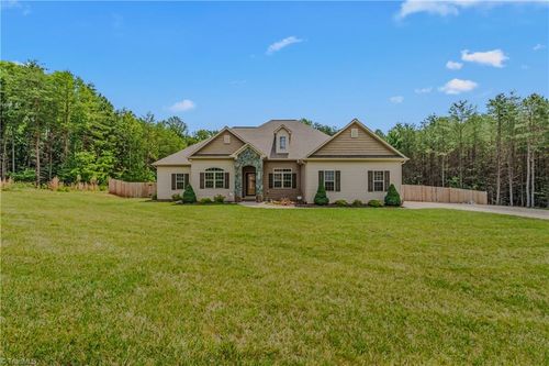9637 Creek Farm Rd, Tobaccoville, NC, 27050-9812 | Card Image