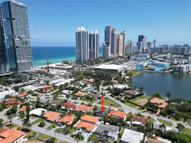 241 186 Th St, House other with 3 bedrooms, 3 bathrooms and null parking in Sunny Isles Beach FL | Image 7