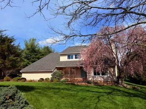 592 Cabot Hill Rd, Bridgewater, NJ, 08807-1562 | Card Image
