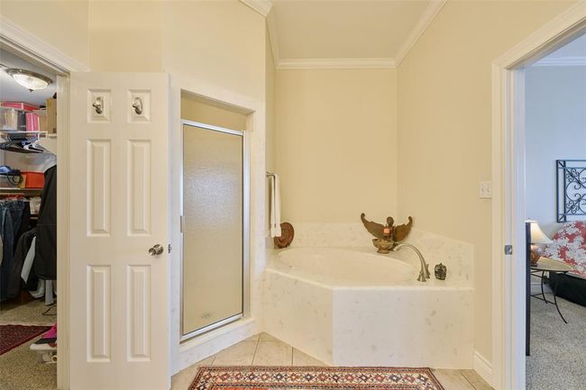 Large Primary Bath w/Double Sinks, Separate Shower, Jetted Tub, & Walk-In Closet. | Image 15