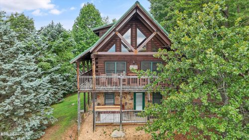 2622 Raccoon Hollow Way, Sevierville, TN, 37862-8164 | Card Image