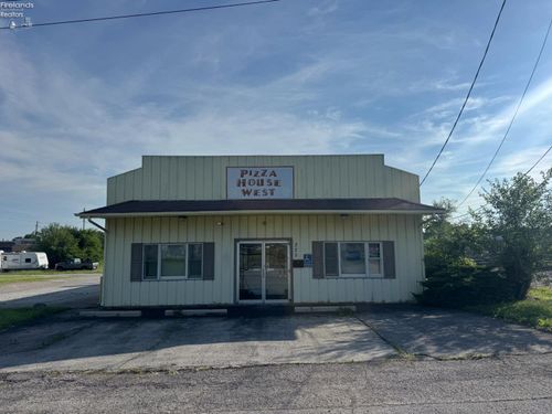 325 E Center, Bellevue, OH, 44811 | Card Image
