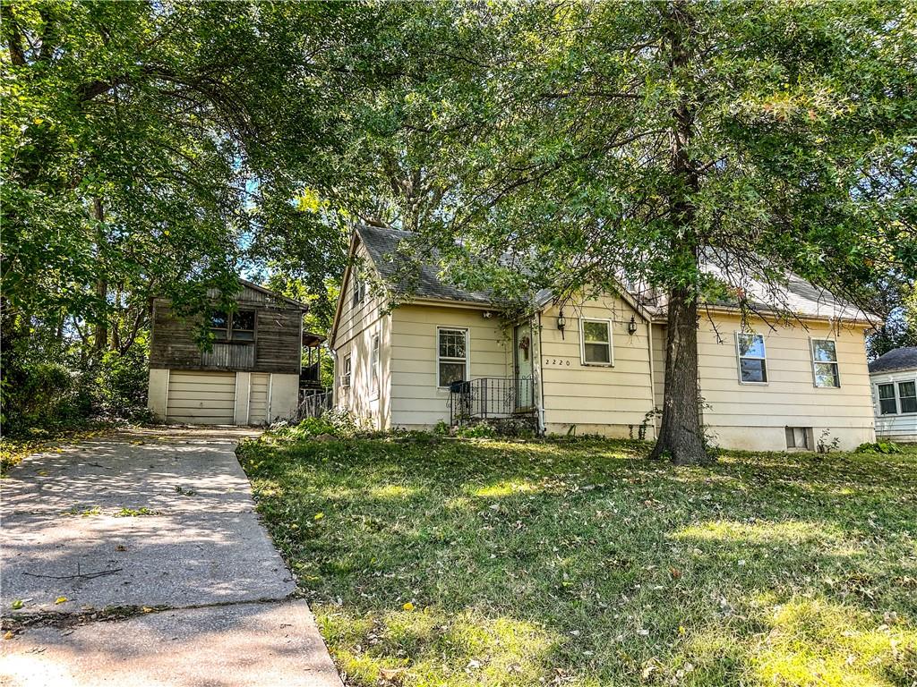 Cedar Ave, Independence, MO 64052