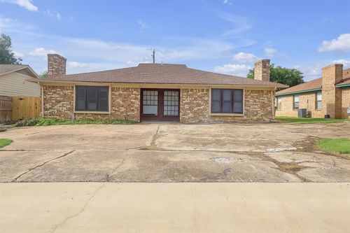 919 Southmoor Dr, Arlington, TX, 76010-5841 | Card Image