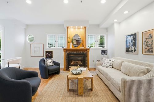 2-45 Market St, Cambridge, MA, 02139-1587 | Card Image
