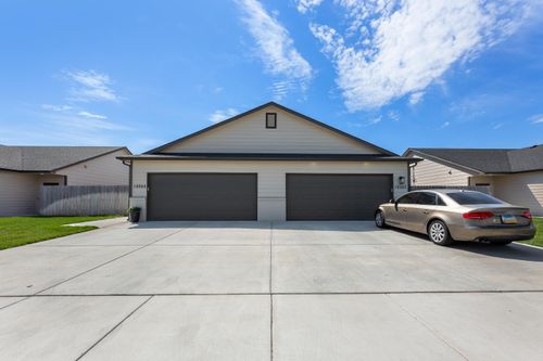 12055 / 12057 W Shadow Lakes St, Maize, KS, 67205-5261 | Card Image