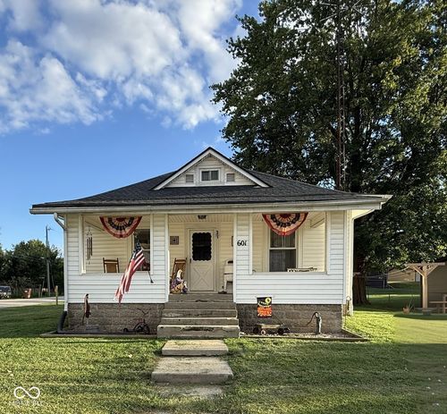 601 W Washington St, Waynetown, IN, 47990-8204 | Card Image