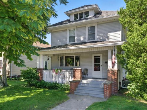 866 N 10th St, Manitowoc, WI, 54220-3305 | Card Image