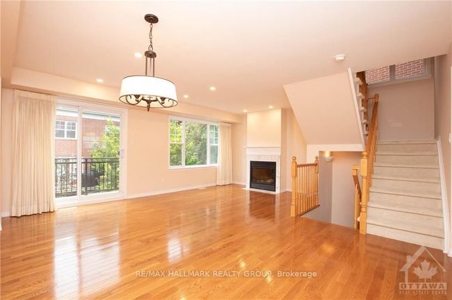 8 Kingsbridge Pvt, House attached with 3 bedrooms, 3 bathrooms and 2 parking in Ottawa ON | Image 7