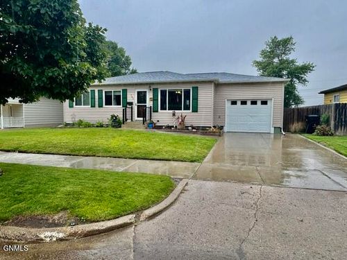 703 17th Ave W, Williston, ND, 58801-4529 | Card Image
