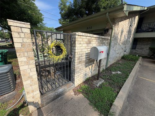 900 N Austin St, Denton, TX, 76201-3110 | Card Image