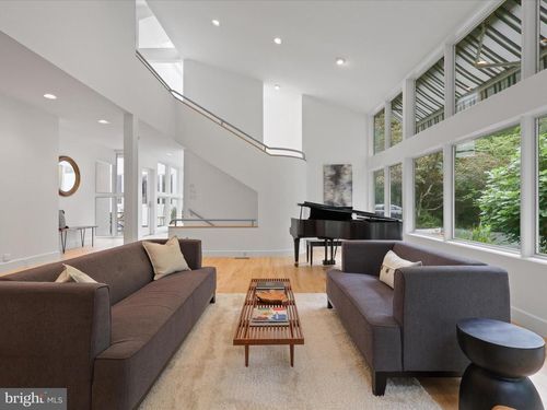 10517 Sunlit Rd, OAKTON, VA, 22124-1633 | Card Image