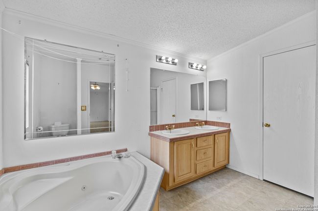 1189 Vivroux Ranch Rd, Home with 4 bedrooms, 3 bathrooms and null parking in Seguin TX | Image 11