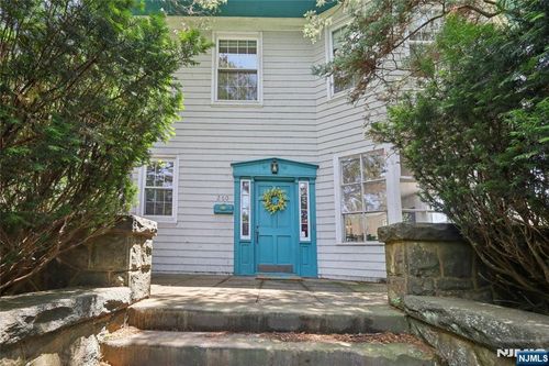 260 Knickerbocker Rd, Tenafly, NJ, 07670-2444 | Card Image