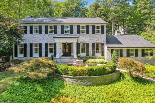 679 Cheyenne Dr, Franklin Lakes, NJ, 07417-1003 | Card Image