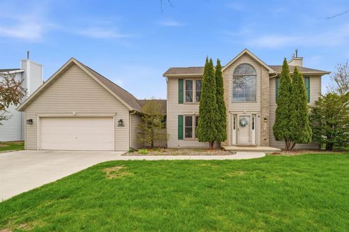 1601 E Meadow Grove Boulevard, APPLETON, WI, 54915 | Card Image
