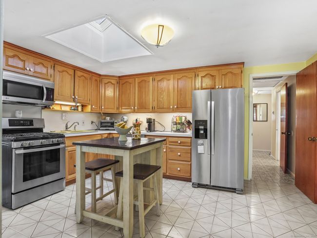 48 Meyer Pl, House other with 5 bedrooms, 3 bathrooms and null parking in Riverside CT | Image 5