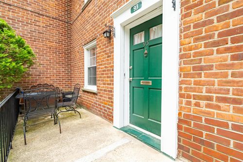 apt-93-3 Fieldstone Dr, Hartsdale, NY, 10530-1510 | Card Image