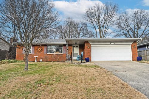 8190 Bonanza Ln, Cincinnati, OH, 45255-2503 | Card Image