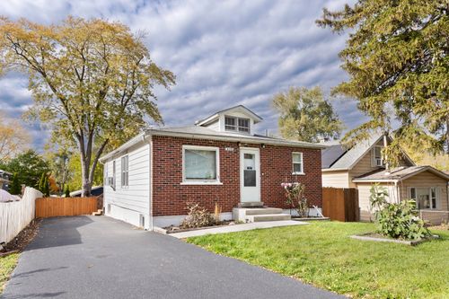 916 N Clarendon Dr, Round Lake Beach, IL, 60073-2510 | Card Image