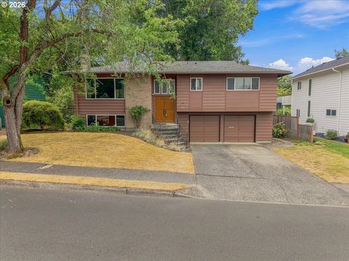 7525 Sw Hillcrest Pl, Beaverton, OR, 97008-5807 | Card Image