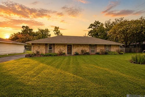 814 Avenue E, Port Allen, LA, 70767-3131 | Card Image