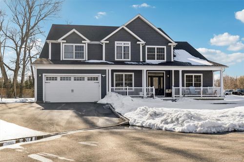 9 Saber Ln, Kings Park, NY, 11754-2828 | Card Image