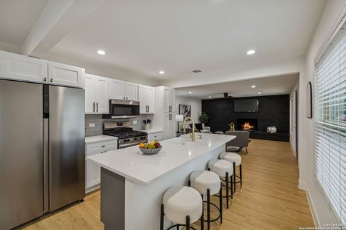 2918 Hatton St, San Antonio, TX, 78237-4425 | Card Image