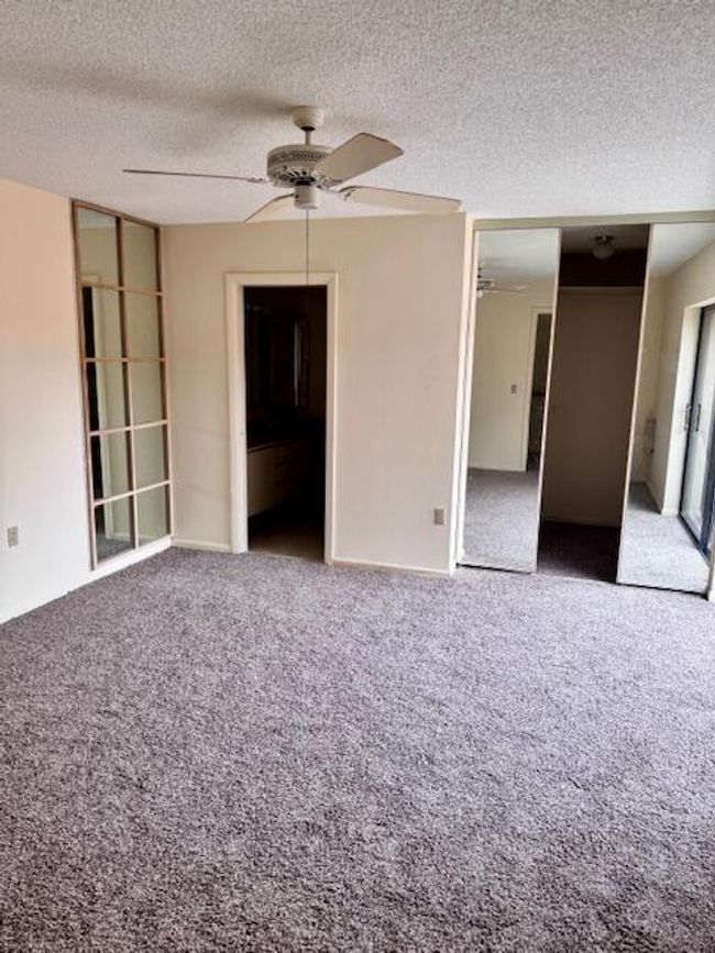 217 Live Oak Ln, Condo with 2 bedrooms, 3 bathrooms and null parking in Boynton Beach FL | Image 7