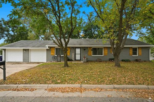 537 W W 8th St, Chapman, KS, 67431-8943 | Card Image