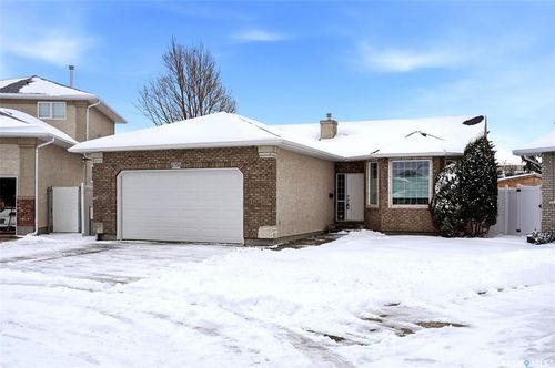 2358 Mcgregor Place, Regina, SK, S4V2Y4 | Card Image