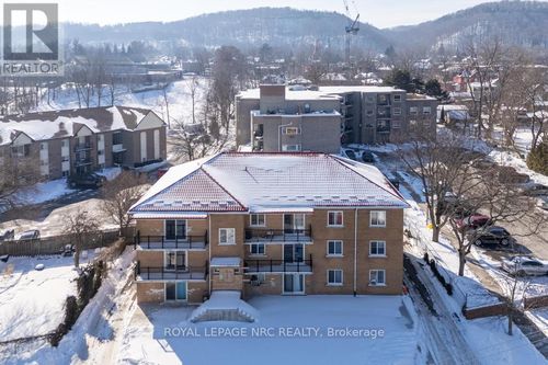 unit-201-14 John Street, Grimsby (Grimsby East), ON, L3M1X5 | Card Image