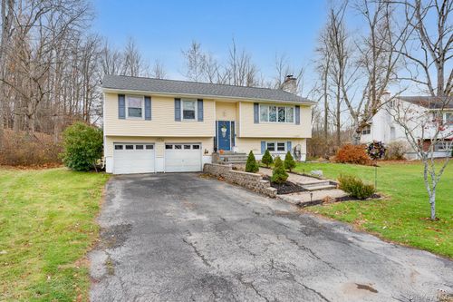 7 Russ Pl, Wappingers Falls, NY, 12590-2041 | Card Image