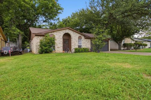 701 N Douglas Ave, Cleburne, TX, 76033-9025 | Card Image