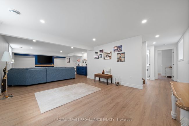48 Deerview Dr, House other with 3 bedrooms, 3 bathrooms and 4 parking in Quinte West ON | Image 21