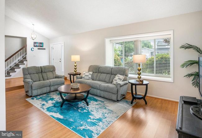 261 E Juniper Ave, House other with 3 bedrooms, 2 bathrooms and null parking in STERLING VA | Image 4
