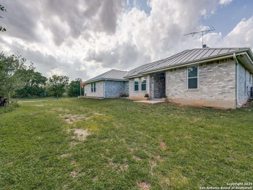 2126 River Oaks Dr, New Braunfels, TX, 78132-3331 | Card Image