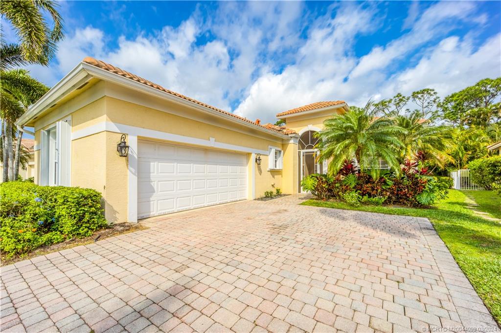Twin Oaks Cir, Stuart, FL 34997