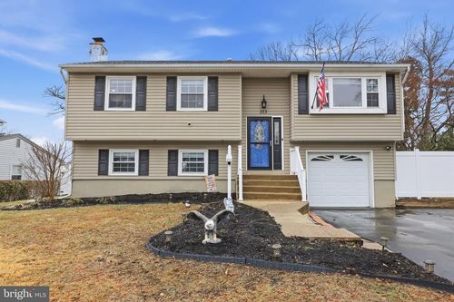 213 Welsford Rd, FAIRLESS HILLS, PA, 19030-3209 | Card Image
