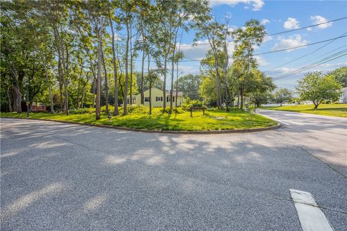 192 Schoolhouse Rd, Warren, RI, 02885-1018 | Card Image